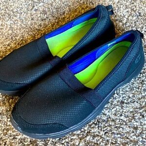 Champion woman’s slip on walking shoes black 7